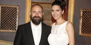 Foto Hangat Halit Ergenc dan Berguzar Korel, Ajak Anak ke London