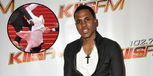 [FOTO] Heboh! Jason Derulo Jatuh Terjungkal di Met Gala?