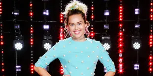 [FOTO] Hiking Bareng Liam Hemsworth, Miley Cyrus Pamer Abs Seksi