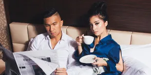 FOTO: Hitam Putih, Nikita Willy Tampil Glamor Ditatap Mesra Sang Pacar!