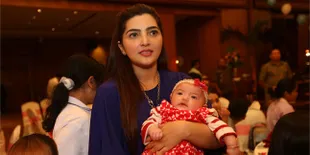 [FOTO] Imut Ulala, Ini Aksi Baby Arsy Saat Jadi Sosialita Cilik