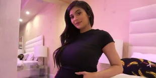 Foto Ini Bukti Kemiripan Stormi Webster &#38; Kylie Jenner Saat Masih Bayi