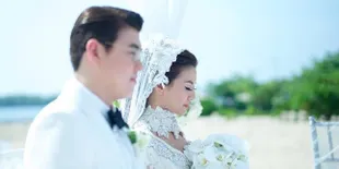 [Foto] Ini Dia Buku Nikah Asty Ananta dan Hendra Suyanto