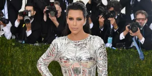 [FOTO] Inikah Bukti Nyata Keseksian Kim Kardashian Itu Palsu?