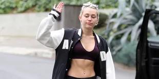 [FOTO] Jadi Model Cover Majalah Elle, Miley Cyrus Cantik Banget!