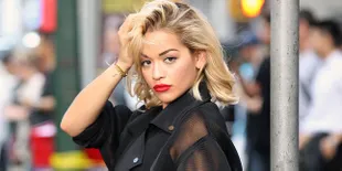 FOTO: Jadi Model Panas, Rita Ora Nekat Pamer Area Intim