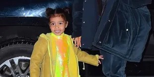 FOTO: Jahilnya North West, Coret-Coret Tembok Pakai Cat Kuku