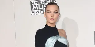 [FOTO] Jarang-Jarang, Karlie Kloss Ketahuan Gandeng Sang Pacar
