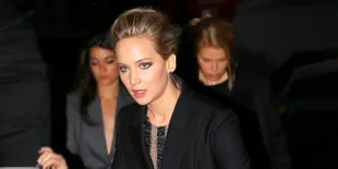 [FOTO] Jika Wajah Jennifer Lawrence Penuh Coretan, Masih Cantik?