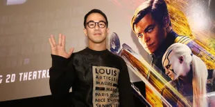 FOTO: Joe Taslim Doakan Tim MUA 'STAR TREK' Menang Oscar 2017