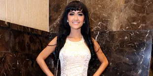 FOTO: Julia Perez Jalani Pemotretan Keluarga Ala Kim Kardashian