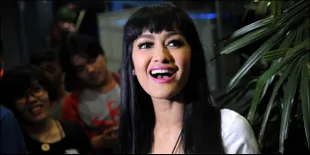 [FOTO] Jupe Pamer Wajah Terbaru Anak Jedar, Makin Bule Abis!