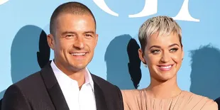 Foto Katy Perry dan Orlando Bloom Tunangan Saat Valentine's Day, Cincinnya Unik!