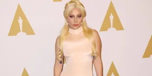 FOTO: Kembali Tampil 'Acak-Acakan', Lady Gaga Gagal Cantik?