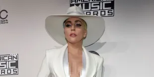 [FOTO] Kencan Romantis, Lady Gaga Ciuman Dengan Pacar Baru