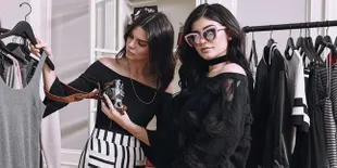 [FOTO] Kendall & Kylie Jenner Pakai Dress Ketat, Cantik Mana?