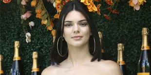 [FOTO] Kendall Jenner &#38; Pacar Barunya Tertangkap Dinner Romantis