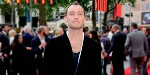 [FOTO] Ketahuan Kencan, Inikah Pacar Baru Jude Law?