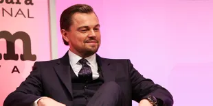 [FOTO] Ketahuan! Leonardo DiCaprio Gandeng Mesra Kelly Rohrbach