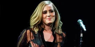 [FOTO] Ketika Adele Muncul Tanpa Makeup, Cantiknya Natural!