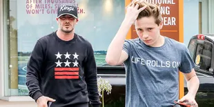 [FOTO] Ketika Brooklyn & David Beckham Kembaran Cincin, Cute!