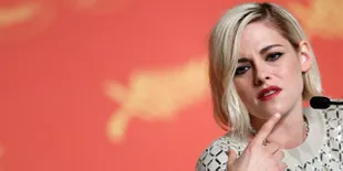 [FOTO] Ketika Kristen Stewart Nekat Pakai Celana Super Pendek