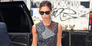 [Foto] Ketika Victoria Beckham Ekspos Punggung Seksinya