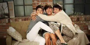 FOTO: Kim Jong Kook & Song Joong Ki Habiskan Waktu Bareng