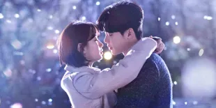 FOTO: Kissing Scene Lee Jong Suk - Suzy Miss A Romantis di Bawah Sinar Bulan
