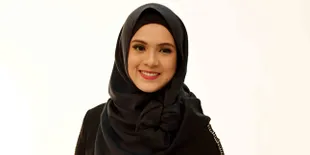 [FOTO] Kocak! Begini Ekspresi Nycta Gina Saat Menyuapi Anaknya