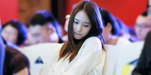 FOTO: Krystal Tampil Cantik di Teaser 'BRIDE OF THE WATER GOD'