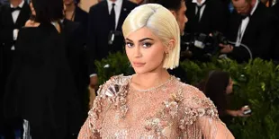 FOTO: Kylie Jenner Jual Rumah Mewah Pertamanya Seharga 44 M