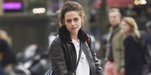 [FOTO] Langka! Kristen Stewart Pamer Senyum Cantik Saat Syuting