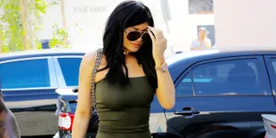 [FOTO] Lepas Make Up, Kylie Jenner Pamerkan Wajah Aslinya