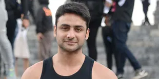 [Foto] Liburan Bareng Anak, Rohit Bhardwaj Super Bahagia