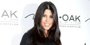 [FOTO] Liburan Bareng, Kourtney Kardashian &#38; Pacar So Sweet