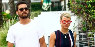 [FOTO] Liburan di Meksiko, Scott Disick &#38; Sofia Richie Asyik Bermesraan