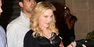 [FOTO] Madonna Ekspos Kemesraan Bareng Pacar Baru
