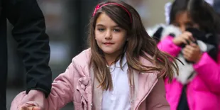 [FOTO] Makin Anggun Mempesona, Suri Cruise Laksana Model