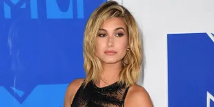 FOTO: Makin Dekat, Hailey Baldwin dan Cameron Dallas Pacaran?