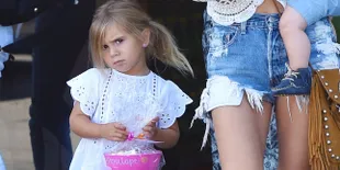 [FOTO] Makin Sosialita! Penelope Disick Bawa Hermes Ratusan Juta