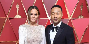 [FOTO] Manisnya Quality Time Keluarga Chrissy Teigen & John Legend