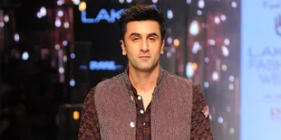 Foto Masa Kecil Ranbir Kapoor, Tembem Nggemesin Dipeluk Ibunda