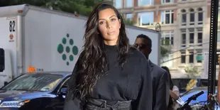 [FOTO] 'Menghilang' Usai Dirampok, Kim Kardashian Akhirnya Muncul