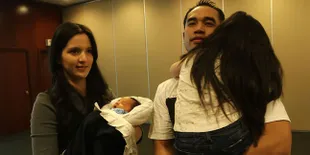 [FOTO] Momen Mesra Manja Ardie Bakrie &#38; Nia Ramadhani, Bikin Iri