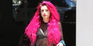 [FOTO] Muncul Tanpa Makeup, Bella Thorne Pamer Wajah Aslinya