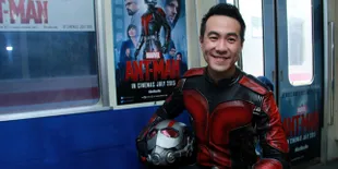 FOTO: Naik Kereta, Daniel Mananta Nekat Pakai Kostum Superhero
