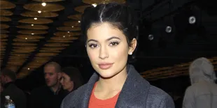 FOTO: Nampang Jadi Cover Majalah, Kylie Jenner Mirip Nicky Minaj