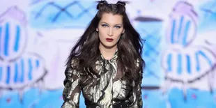 [FOTO] Nekat Braless, Bagian Pribadi Bella Hadid Tertangkap Kamera
