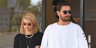 [FOTO] Ngaku Cuma Teman, Scott Disick - Sofia Richie Tertangkap Ciuman